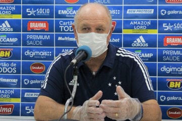 Felipão elogia Cruzeiro após empate e volta a fazer mistério sobre futuro