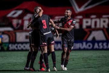 Atlético-GO vence Fortaleza e se distancia do Z-4 do Campeonato Brasileiro