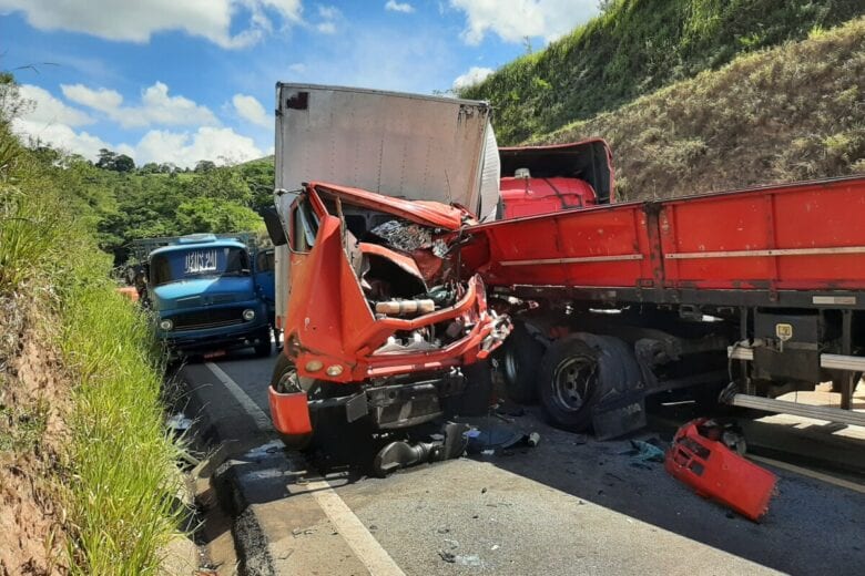 Acidente deixa um morto e interdita rodovia de Itabira à Nova Era