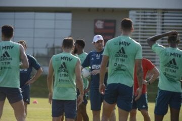 Rodrigo Caio e Diego Alves seguem fora dos treinos do Flamengo