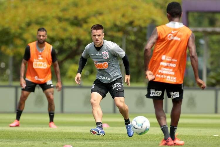 Corinthians confirma dez novos casos de Covid-19 no time principal