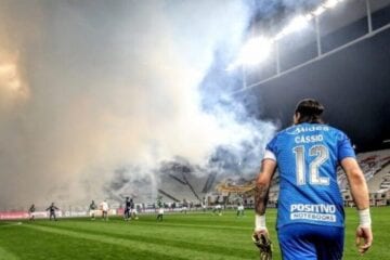 Com defesas importantes e títulos, Cássio completa 500 jogos no Corinthians