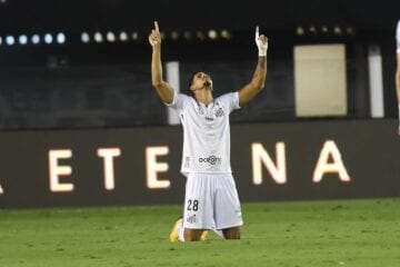 Lucas Veríssimo se despede do Santos na final contra o Palmeiras