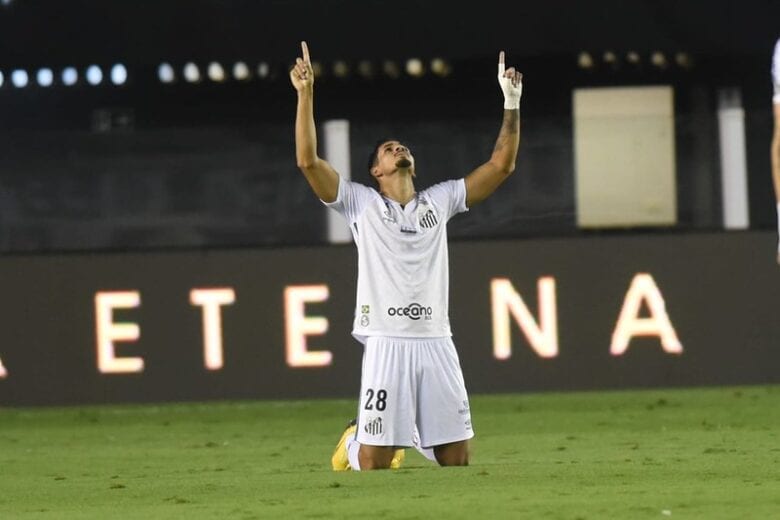 Lucas Veríssimo se despede do Santos na final contra o Palmeiras