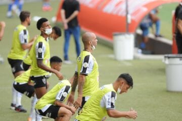 Tardelli volta a ser relacionado, mas fica no banco em vitória do Atlético