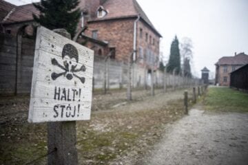 900 sobreviventes do Holocausto morreram por Covid-19, em 2020