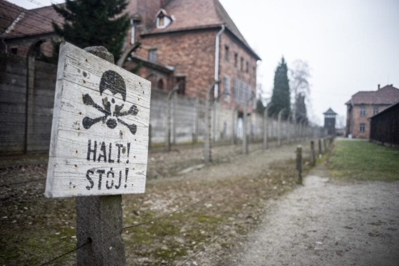 900 sobreviventes do Holocausto morreram por Covid-19, em 2020
