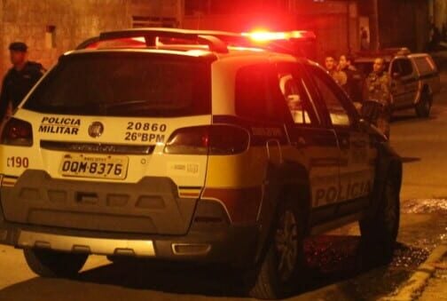 Mulher agride o marido após descobrir suposta traição