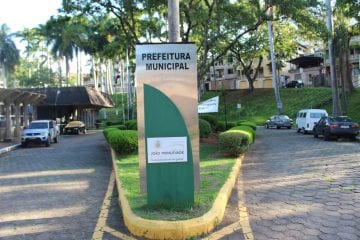Prefeitura atende população de forma restrita em Monlevade; é necessário um cartão para entrada