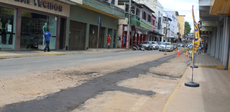 DAE finaliza ampliação da rede de esgoto na avenida Getúlio Vargas, em Monlevade