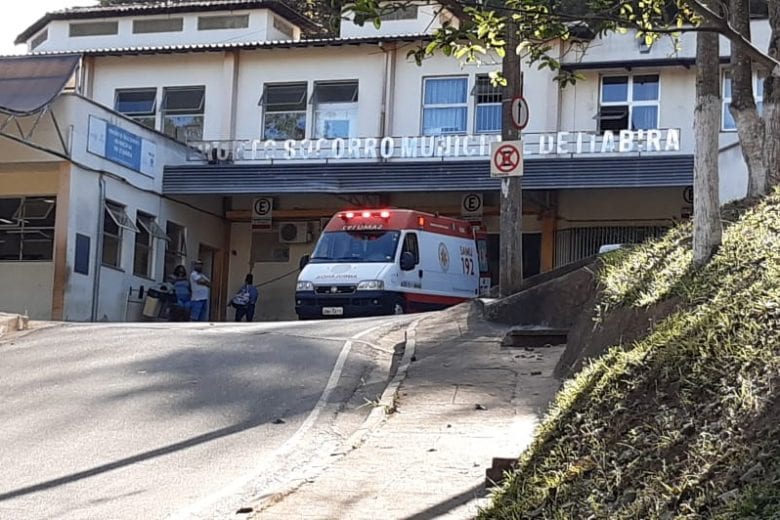 Motociclista fica ferido em acidente na avenida das Rosas