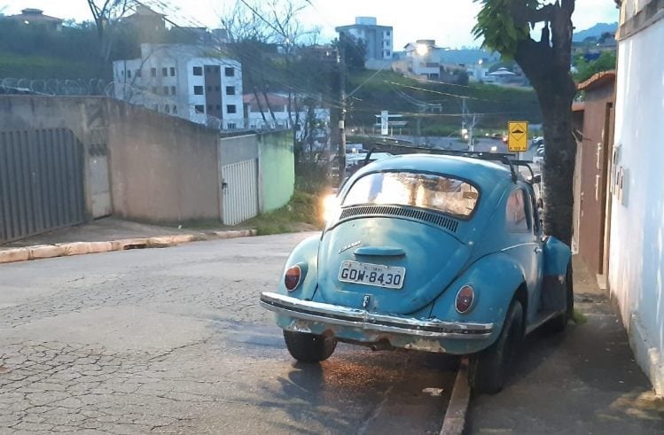 Motorista atropela mulher e bate contra uma árvore no Gabiroba