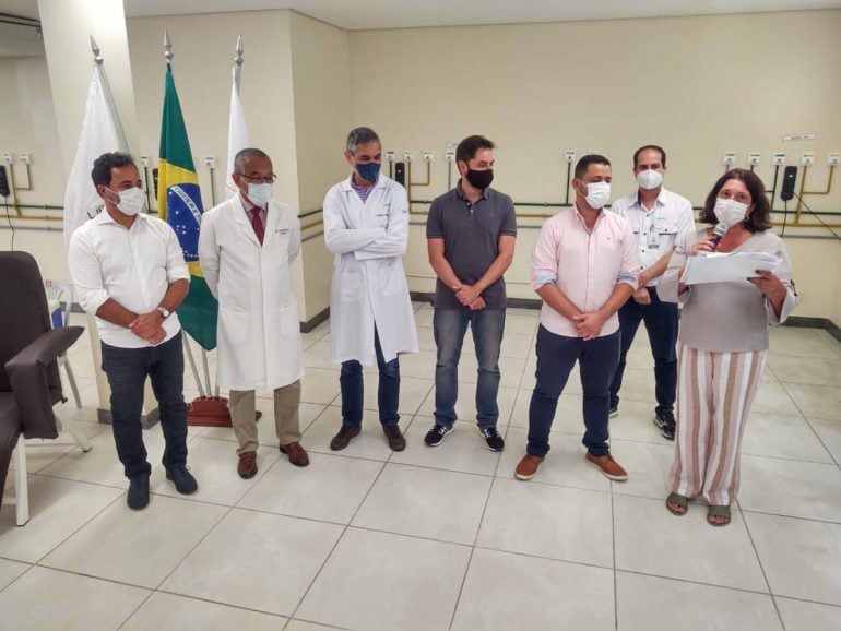 Começa a imunização: enfermeira itabirana recebe a primeira dose de vacina contra Covid-19