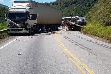 Acidente envolvendo carreta interdita rodovia MGC-120 em Nova Era