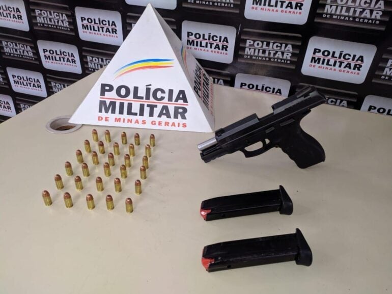 Polícia Militar prende homem com arma ilegal dentro de casa em Monlevade