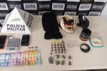 Polícia Militar prende quatro e apreende um adolescente por tráfico de drogas em Monlevade