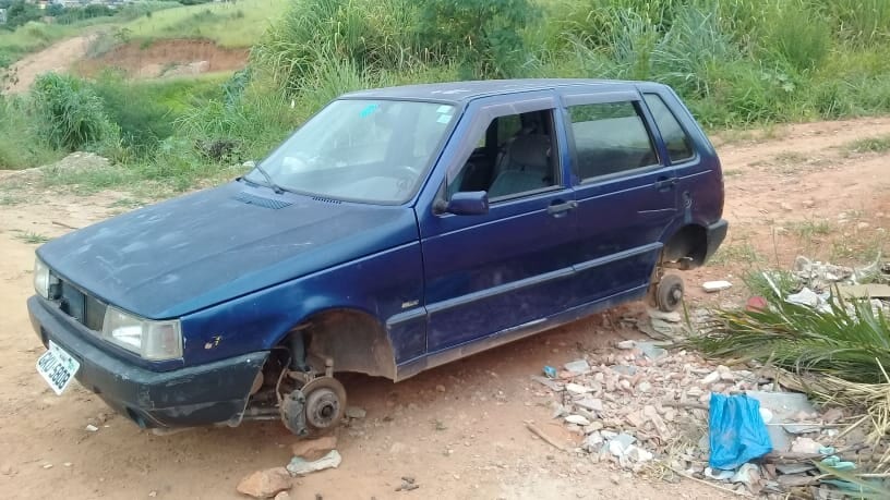 Polícia encontra Fiat Uno furtado no Centro de Itabira
