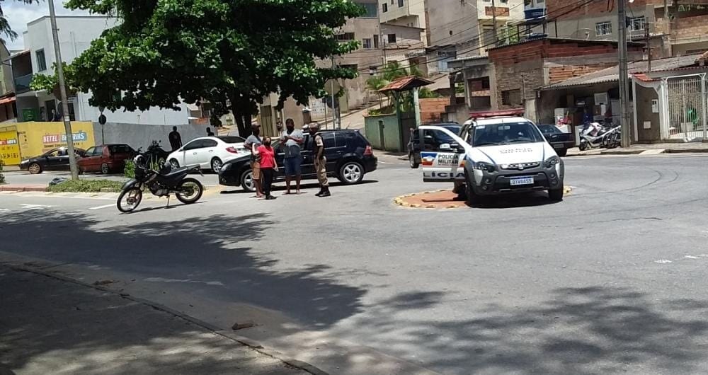 Mulher fica ferida em acidente na rotatória da Osório Sampaio