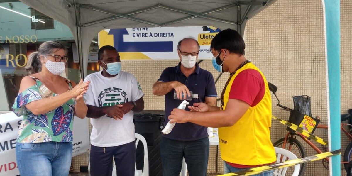 Blitz informa sobre grupos prioritários para vacinação em Monlevade