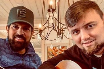 Compositor de Jorge e Mateus é flagrado em ato obsceno com cachorro