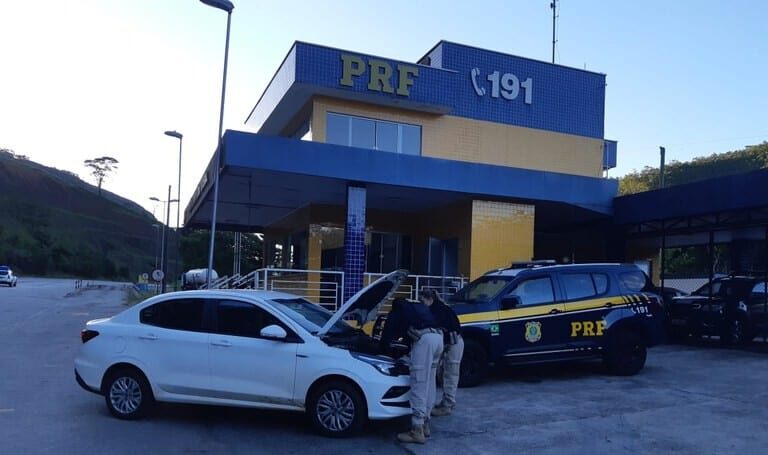 PRF apreende veículo roubado na BR-381, em João Monlevade