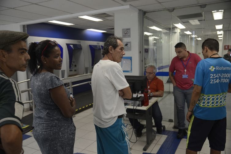 Nascidos em setembro podem sacar auxílio emergencial a partir de hoje