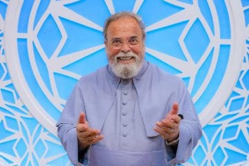 Beto Barbosa leva sua lambada para a TV Aparecida em programa com o Padre Antonio Maria
