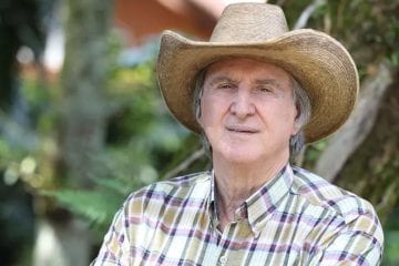 Sérgio Reis dá detalhes exclusivos da novela Pantanal e choca com revelação: “Lutava com jacarés”