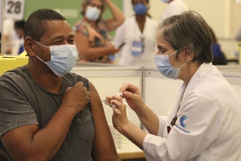 Vacinas já distribuídas atendem cerca de 10% dos públicos prioritários