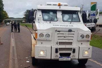 Bandidos usam explosivo, atacam carro forte e levam R$ 1,2 milhão