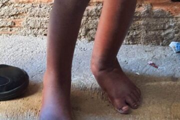 PM prende três por tortura; criança era acorrentada em um barril