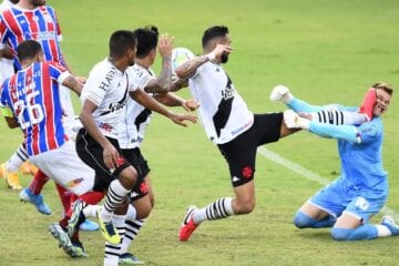 Após ‘solada’, goleiro Douglas descarta ‘maldade’ de Leandro Castán