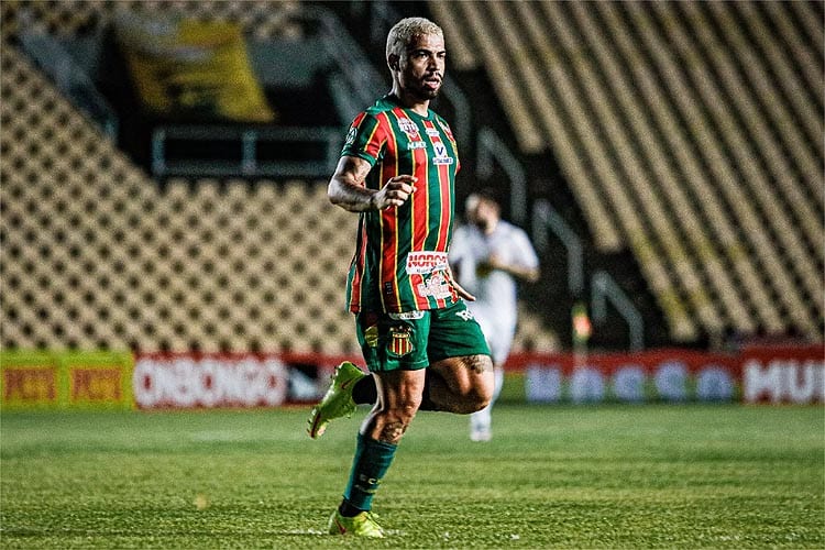 Conceição elogia Marcinho e diz que Cruzeiro está analisando todo o mercado