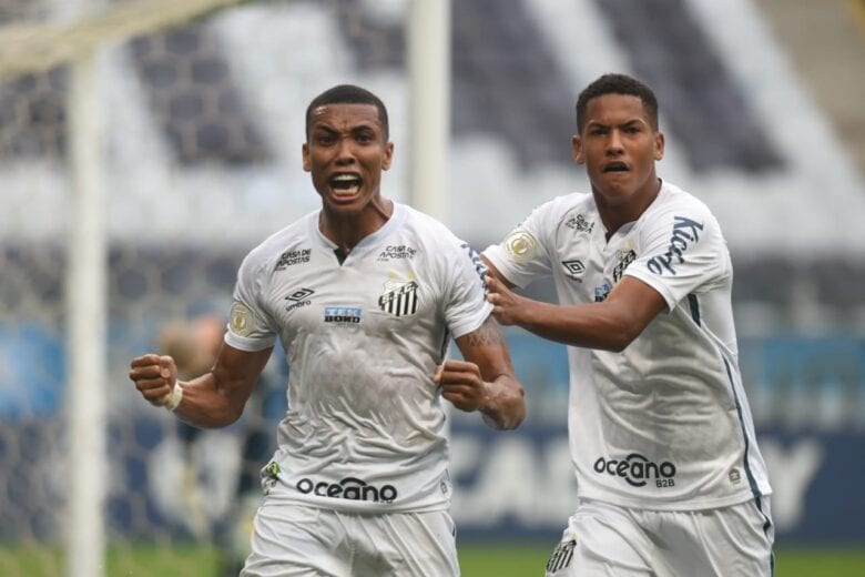 Em jogo de 6 gols, Santos marca aos 50 e arranca empate com o Grêmio