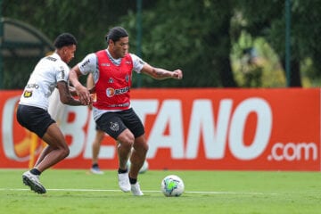 Nike? Adidas? Hulk, do Atlético, usa chuteiras de marca da Austrália