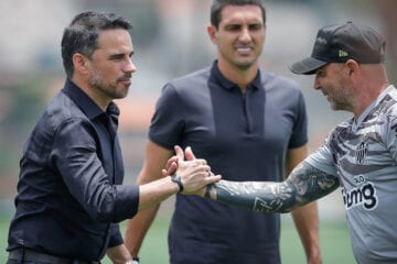 Atlético: Sampaoli trata contratação de zagueiro e volante como prioridade
