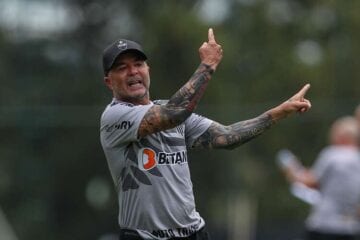 Brasileirão: Atlético recebe Bahia e tenta último suspiro na luta pelo título