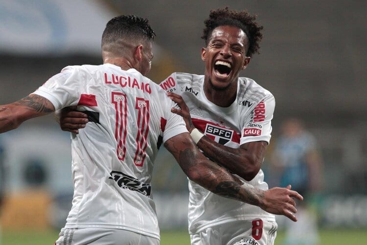 São Paulo bate o Grêmio e ainda sonha no Brasileirão
