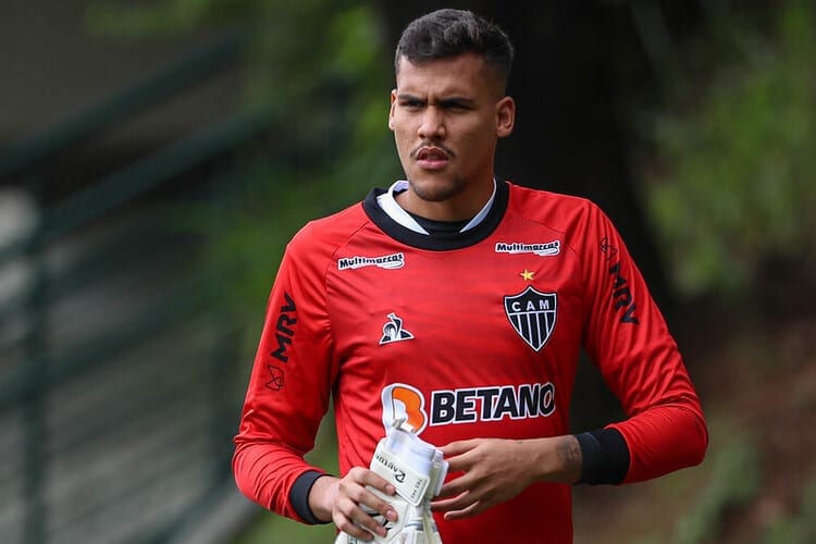 Atlético reintegra goleiro Matheus Mendes, destaque do CSA na Série B
