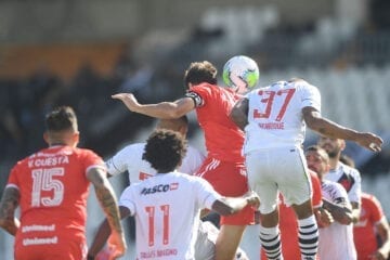 Empresa que opera VAR no Brasileirão explica falha no jogo Vasco x Inter