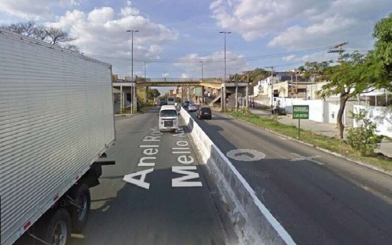 Engavetamento com oito veículos complica trânsito no anel rodoviário