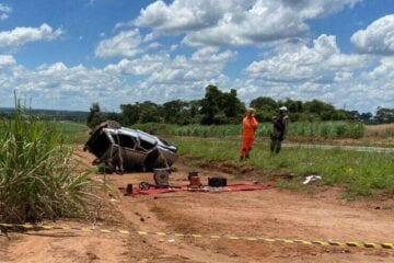 Carro capota, mulher morre e filhos ficam feridos no Triângulo Mineiro