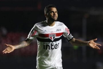 Fora da briga pela Série A, Daniel Alves tem 1º ano sem títulos desde 2005