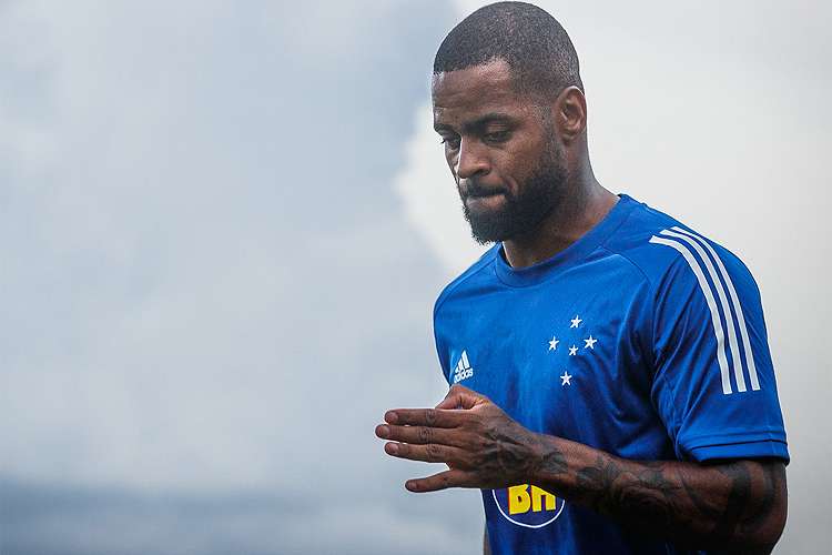 Dedé consegue liminar para rescindir com o Cruzeiro e fica livre no mercado