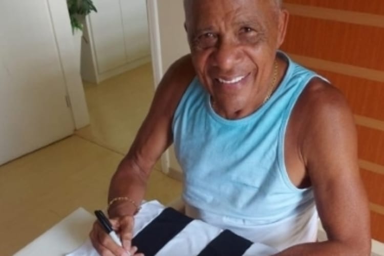 Com quadro-camisa de Dadá, ídolo do Atlético, linha colecionável é lançada