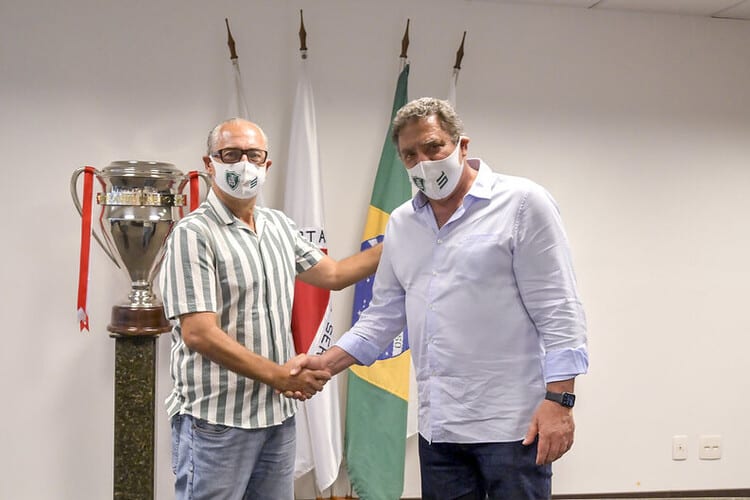 América: diretor é apresentado e pede base protagonista no profissional