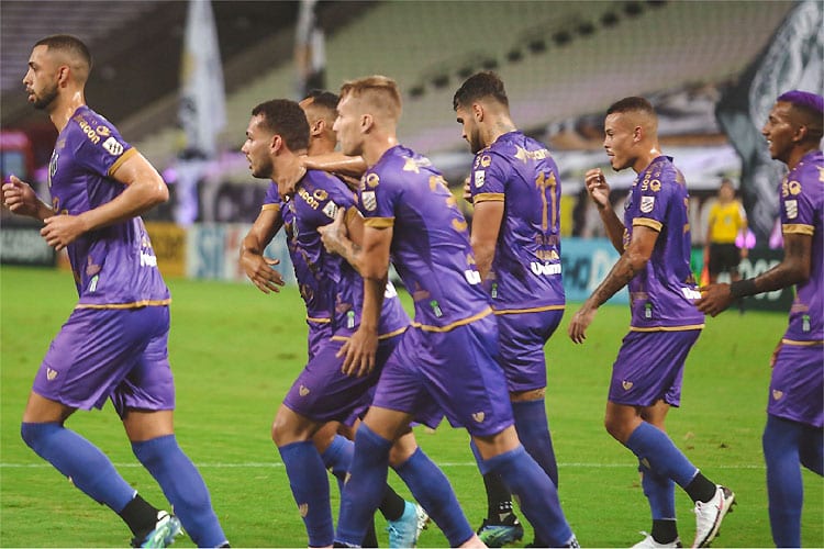 Ceará coroa boa campanha com vitória sobre o rebaixado Botafogo