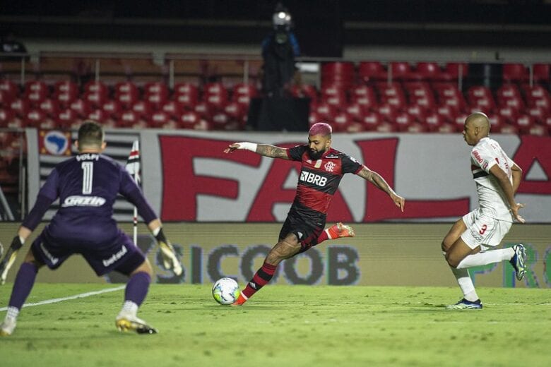 ‘O Brasil é vermelho e preto mais uma vez’, comemora Gabigol
