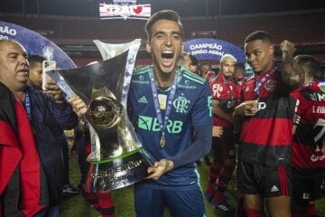 César sofre lesão no joelho e deve desfalcar o Flamengo por 6 meses