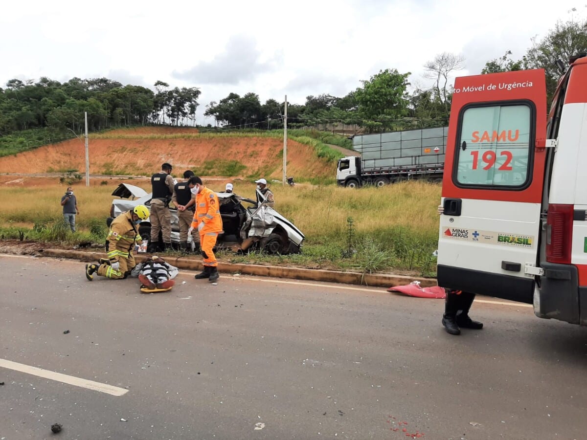 Duas pessoas ficam feridas em acidente da MG-129, em Itabira